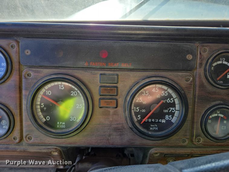 image for item EB1307 2000 Freightliner FLD dump truck