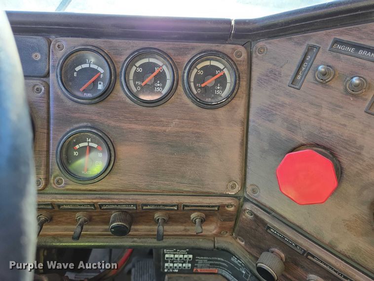 image for item EB1307 2000 Freightliner FLD dump truck