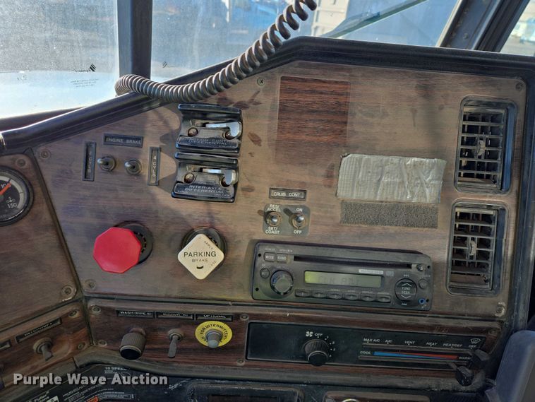 image for item EB1307 2000 Freightliner FLD dump truck