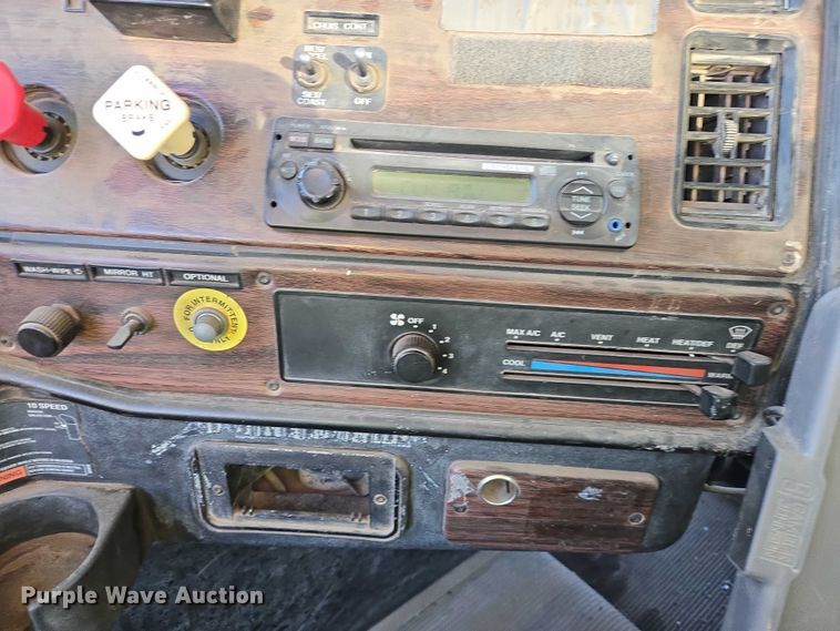 image for item EB1307 2000 Freightliner FLD dump truck