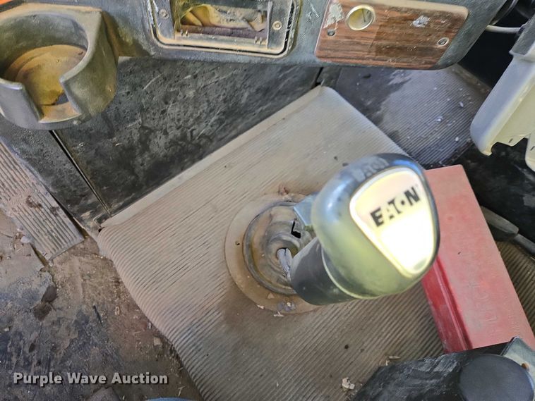 image for item EB1307 2000 Freightliner FLD dump truck