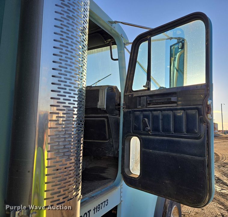 image for item EB1307 2000 Freightliner FLD dump truck