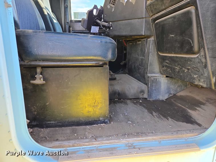 image for item EB1307 2000 Freightliner FLD dump truck