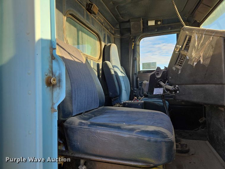 image for item EB1307 2000 Freightliner FLD dump truck