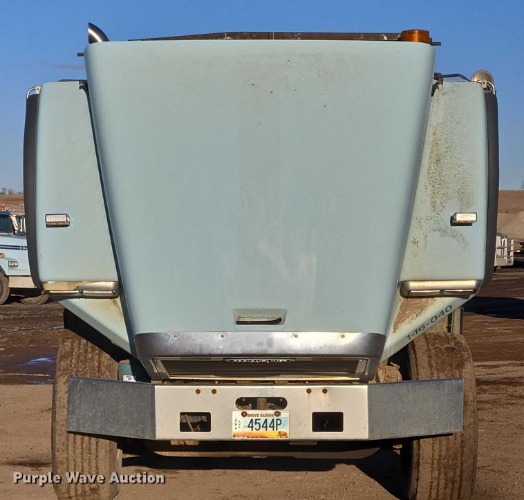 image for item EB1307 2000 Freightliner FLD dump truck