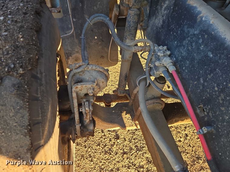 image for item EB1307 2000 Freightliner FLD dump truck