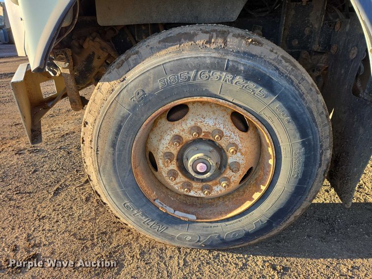 image for item EB1307 2000 Freightliner FLD dump truck