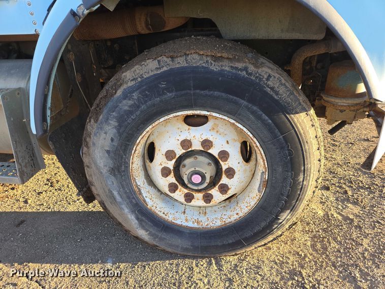 image for item EB1307 2000 Freightliner FLD dump truck