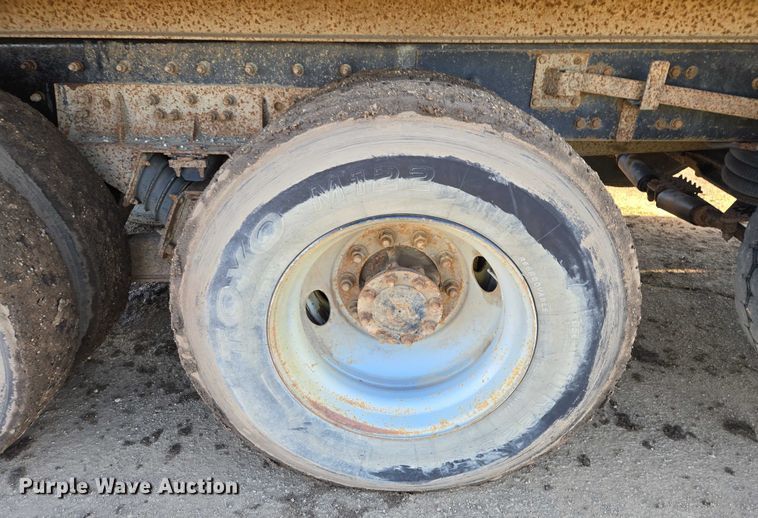 image for item EB1307 2000 Freightliner FLD dump truck
