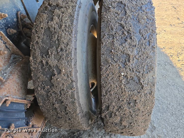 image for item EB1307 2000 Freightliner FLD dump truck