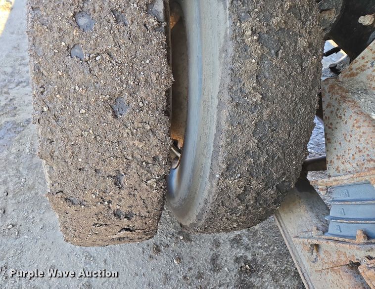 image for item EB1307 2000 Freightliner FLD dump truck