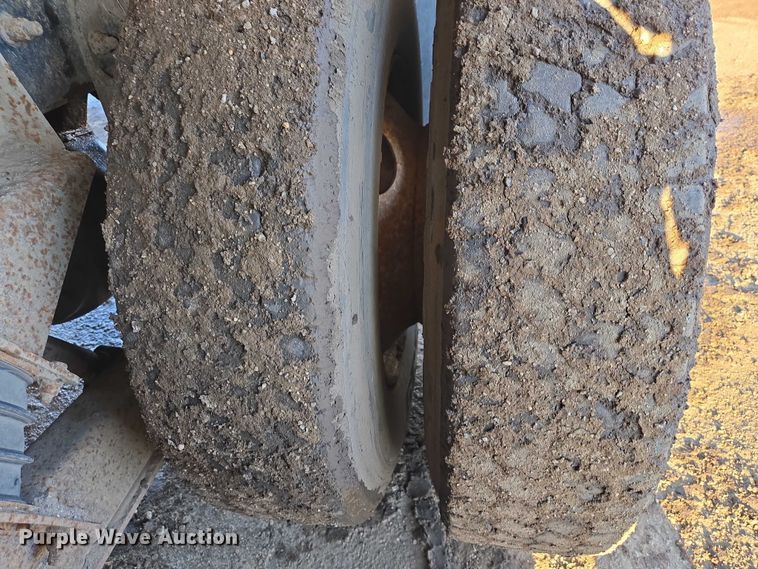 image for item EB1307 2000 Freightliner FLD dump truck