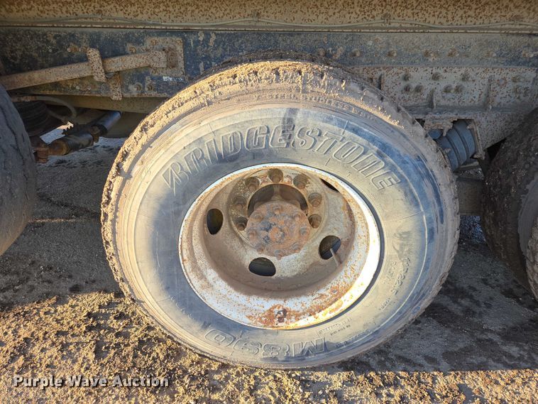 image for item EB1307 2000 Freightliner FLD dump truck