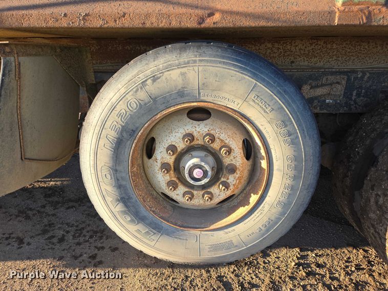 image for item EB1307 2000 Freightliner FLD dump truck