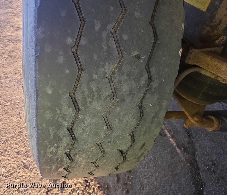 image for item EB1307 2000 Freightliner FLD dump truck