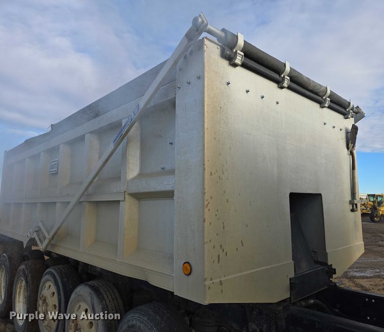 image for item EB1309 2005 Sterling LT9500 dump truck