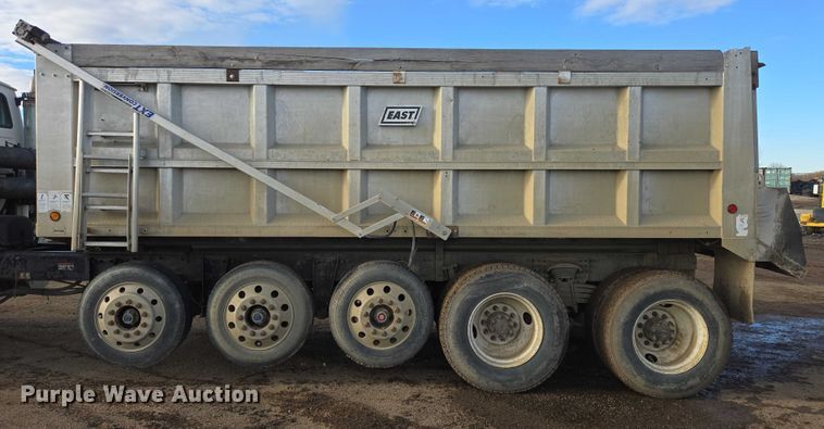 image for item EB1309 2005 Sterling LT9500 dump truck