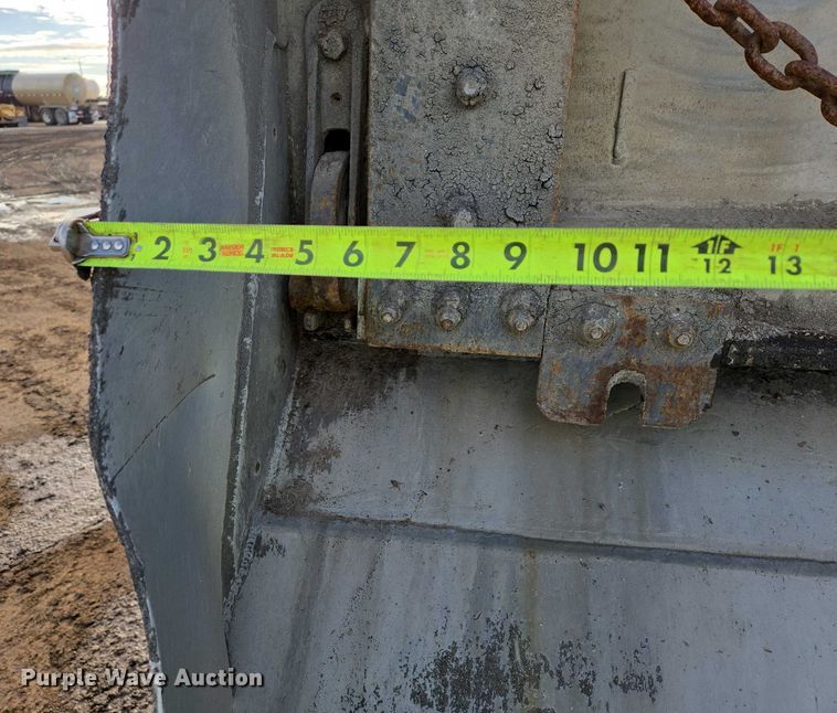 image for item EB1309 2005 Sterling LT9500 dump truck