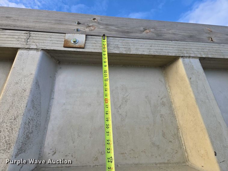 image for item EB1309 2005 Sterling LT9500 dump truck