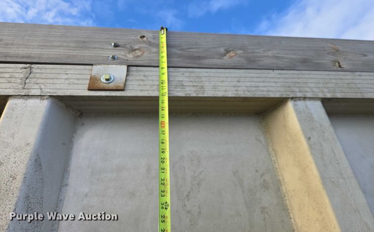 image for item EB1309 2005 Sterling LT9500 dump truck