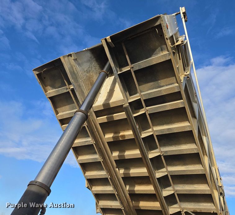 image for item EB1309 2005 Sterling LT9500 dump truck