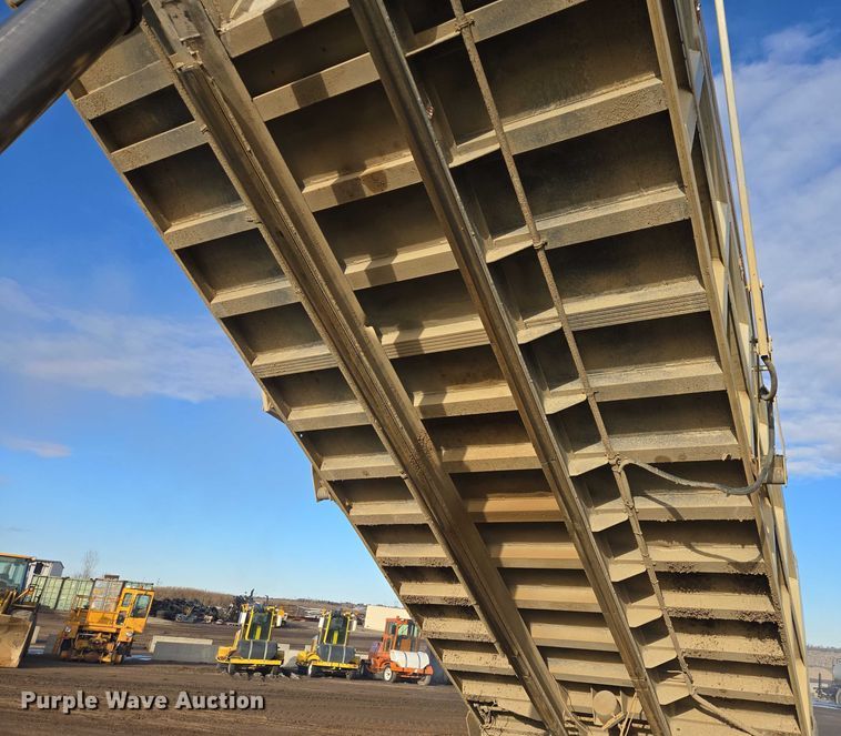 image for item EB1309 2005 Sterling LT9500 dump truck
