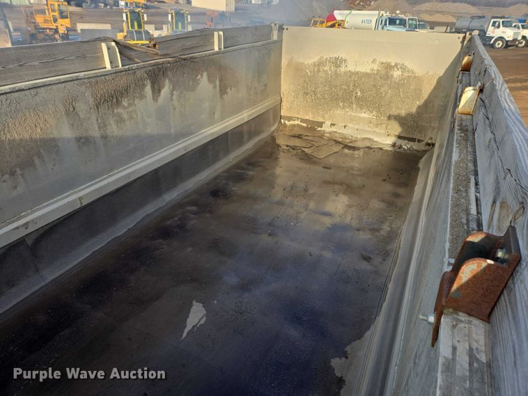 image for item EB1309 2005 Sterling LT9500 dump truck