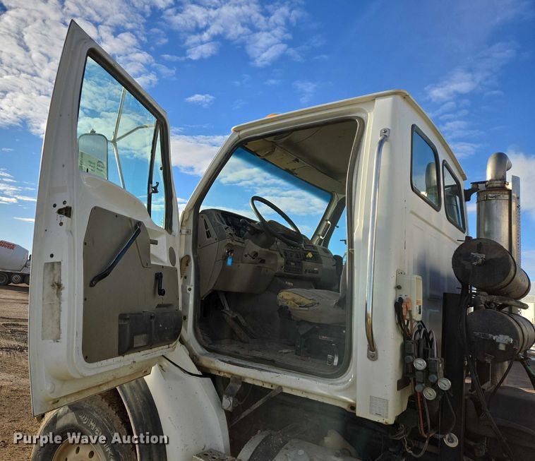 image for item EB1309 2005 Sterling LT9500 dump truck