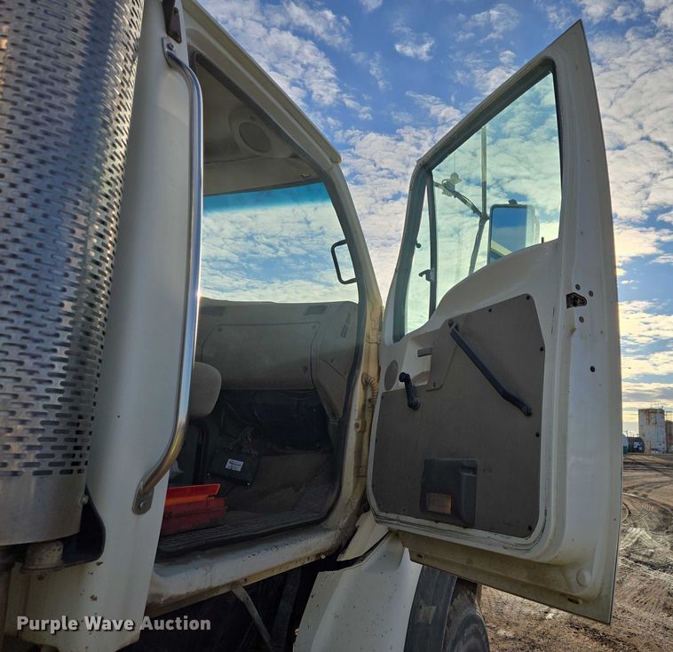 image for item EB1309 2005 Sterling LT9500 dump truck