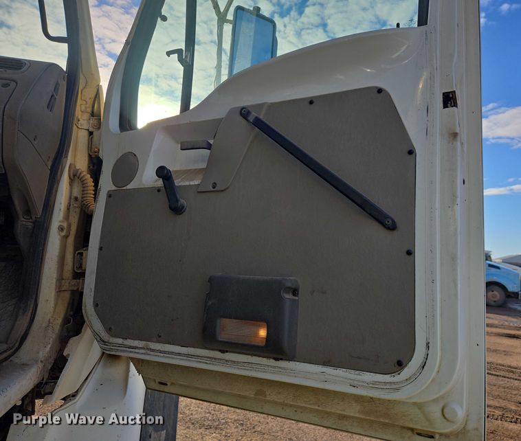 image for item EB1309 2005 Sterling LT9500 dump truck