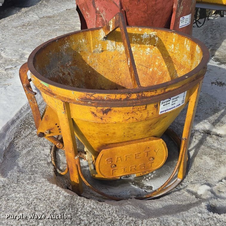 image for item EB1316 Heltzel concrete bucket