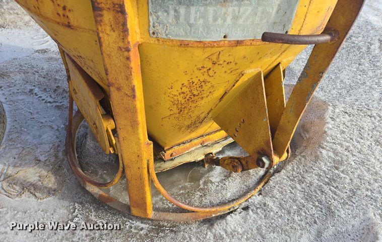 image for item EB1316 Heltzel concrete bucket
