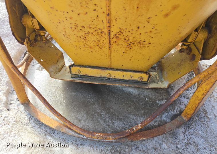 image for item EB1316 Heltzel concrete bucket