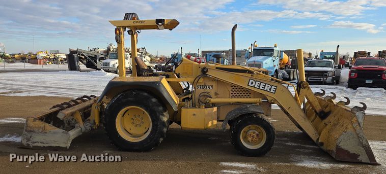 image for item EB1317 2000 John Deere 210LE landscape tractor