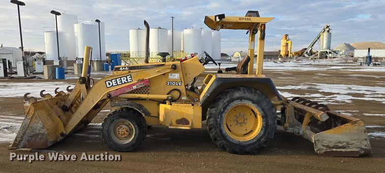 image for item EB1317 2000 John Deere 210LE landscape tractor