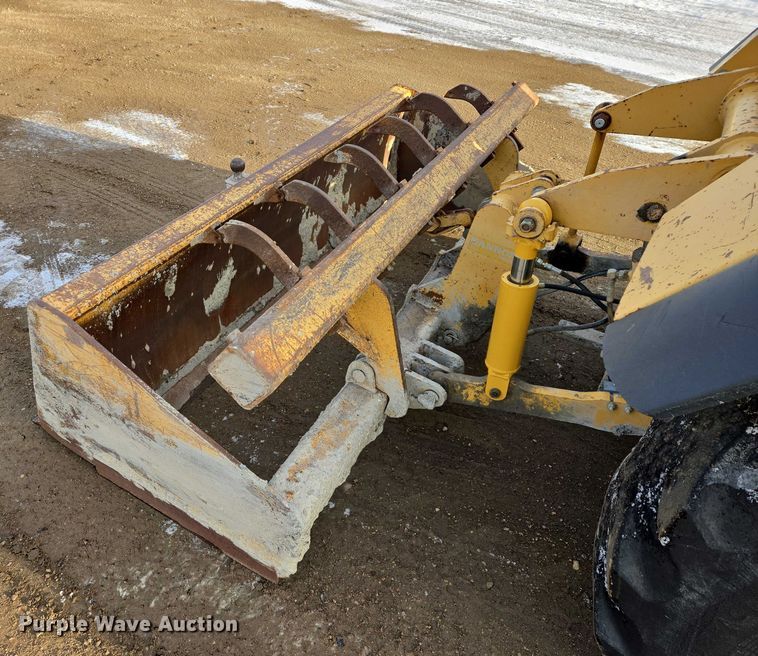 image for item EB1317 2000 John Deere 210LE landscape tractor