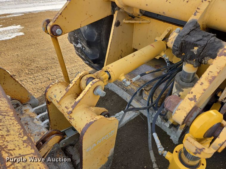 image for item EB1317 2000 John Deere 210LE landscape tractor