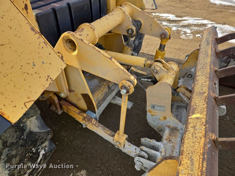 image for item EB1317 2000 John Deere 210LE landscape tractor