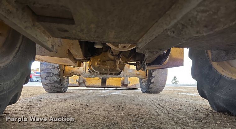 image for item EB1317 2000 John Deere 210LE landscape tractor