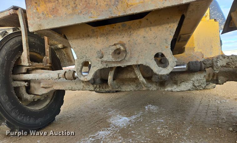 image for item EB1317 2000 John Deere 210LE landscape tractor