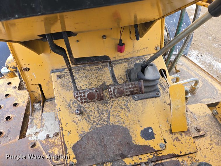 image for item EB1317 2000 John Deere 210LE landscape tractor