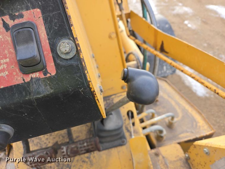 image for item EB1317 2000 John Deere 210LE landscape tractor