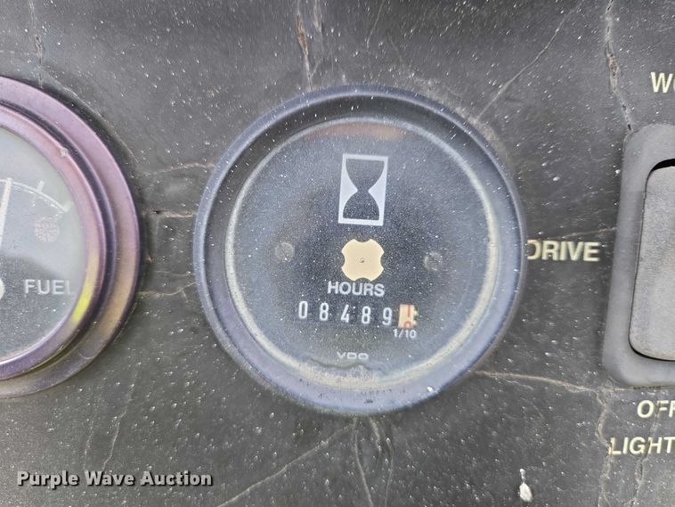 image for item EB1317 2000 John Deere 210LE landscape tractor