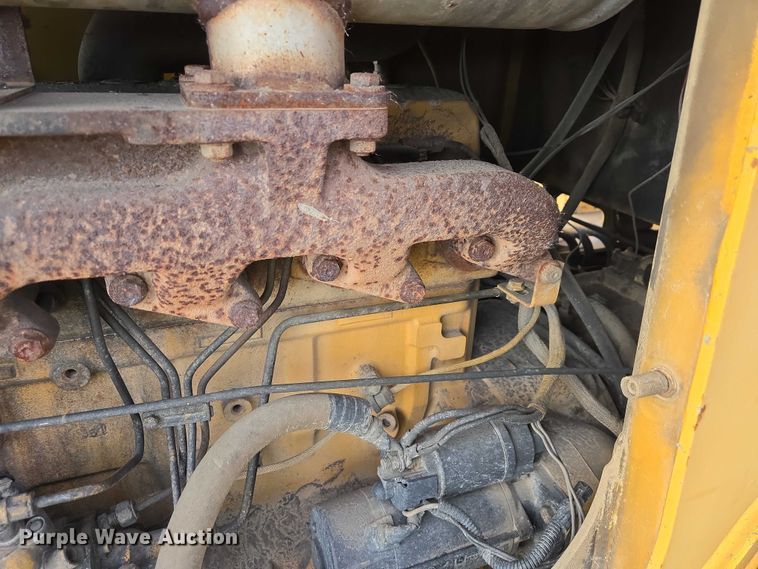 image for item EB1317 2000 John Deere 210LE landscape tractor