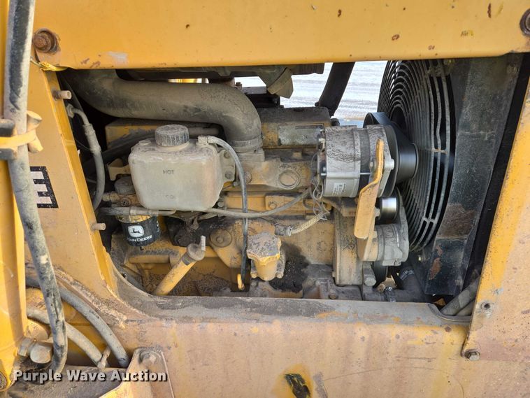 image for item EB1317 2000 John Deere 210LE landscape tractor