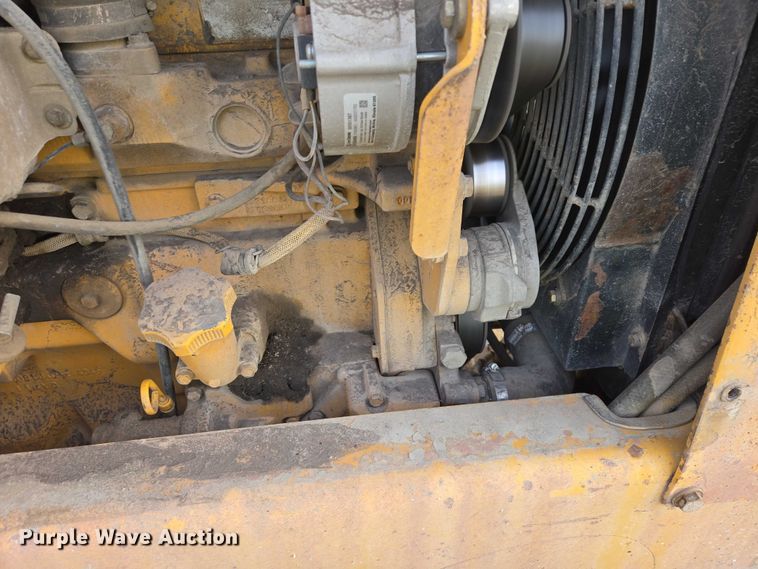 image for item EB1317 2000 John Deere 210LE landscape tractor