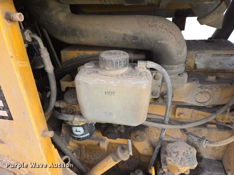 image for item EB1317 2000 John Deere 210LE landscape tractor