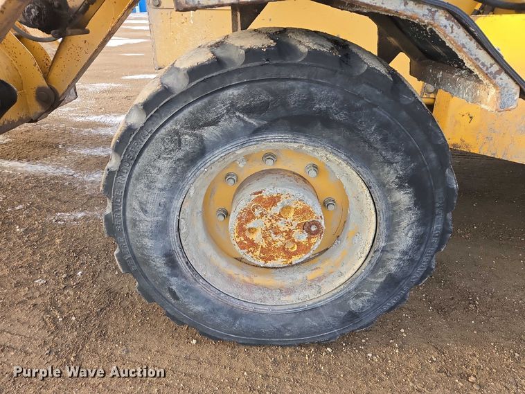 image for item EB1317 2000 John Deere 210LE landscape tractor