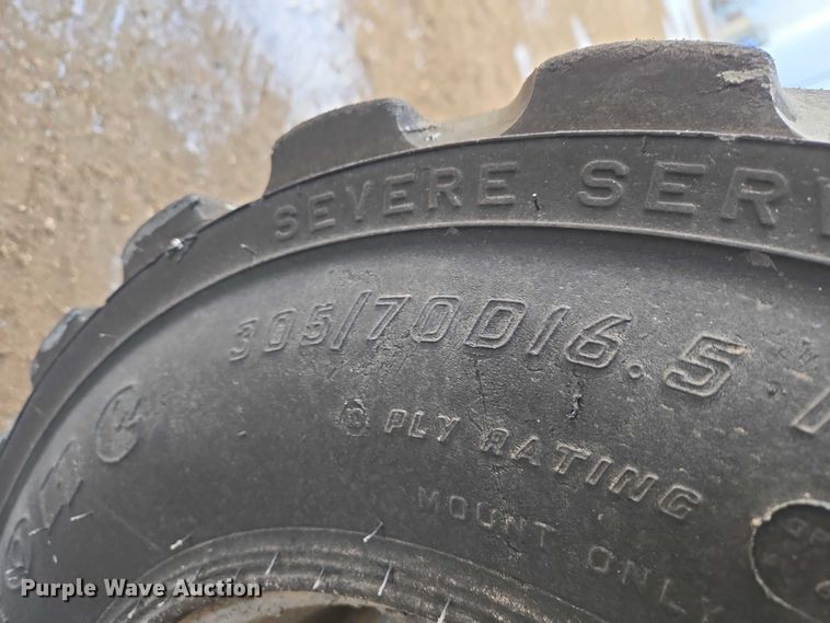 image for item EB1317 2000 John Deere 210LE landscape tractor