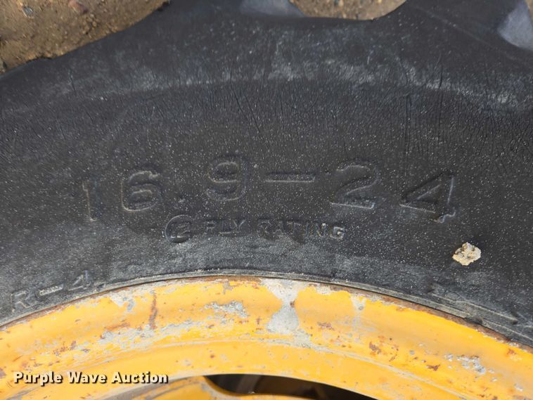 image for item EB1317 2000 John Deere 210LE landscape tractor